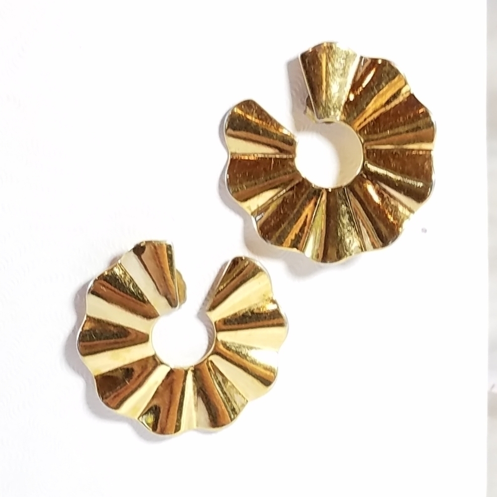 VINTAGE Ruffled Gold-Tone Post Earrings